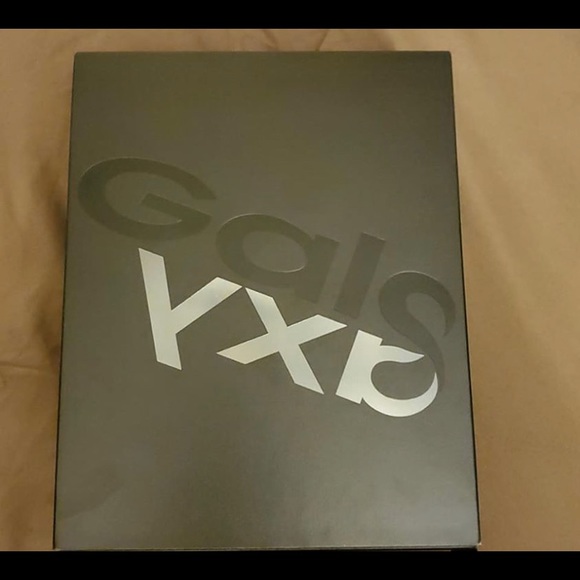 Samsung Galaxy Fold - Picture 2 of 4